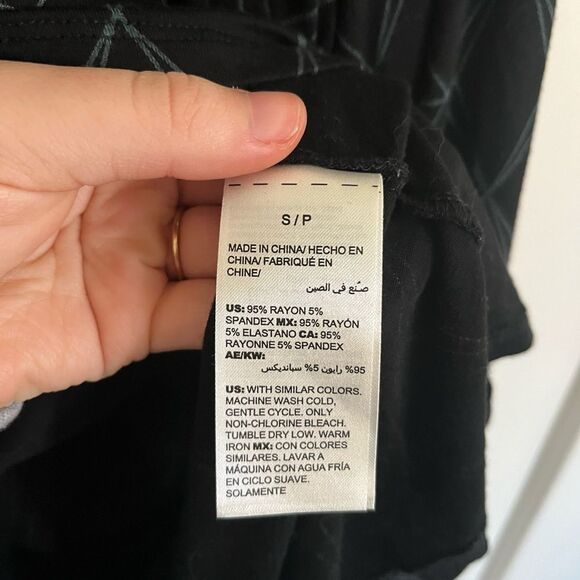 Soma Scoop Neck Long Peasant Sleeve Top Quiet Geo Black Size Small - Picture 4 of 7